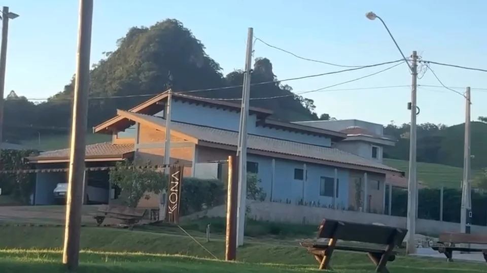 Casa pronta com jardim no Residencial Cuscoville